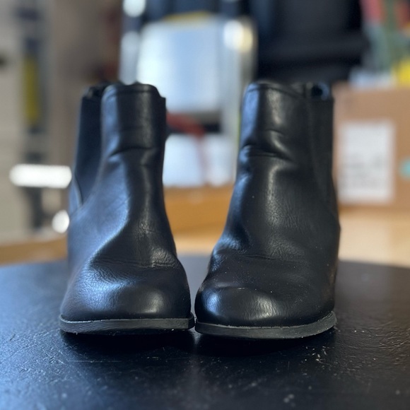 Short Faux Leather Black Wedge Heel short Booties. Size 8.5. Easy on/off - Picture 7 of 17